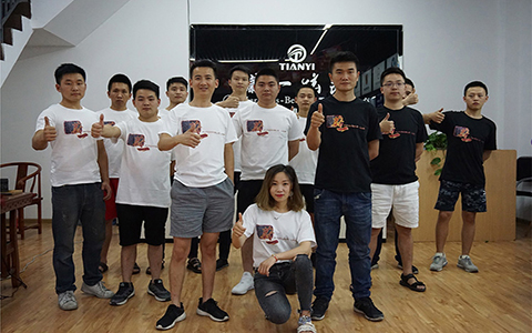 成都天一車燈專業(yè)改燈團(tuán)隊
