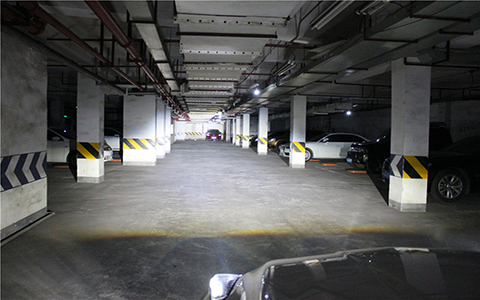 成都天一車燈寶馬x5車燈改裝升級(jí)LED雙光透鏡遠(yuǎn)光實(shí)拍