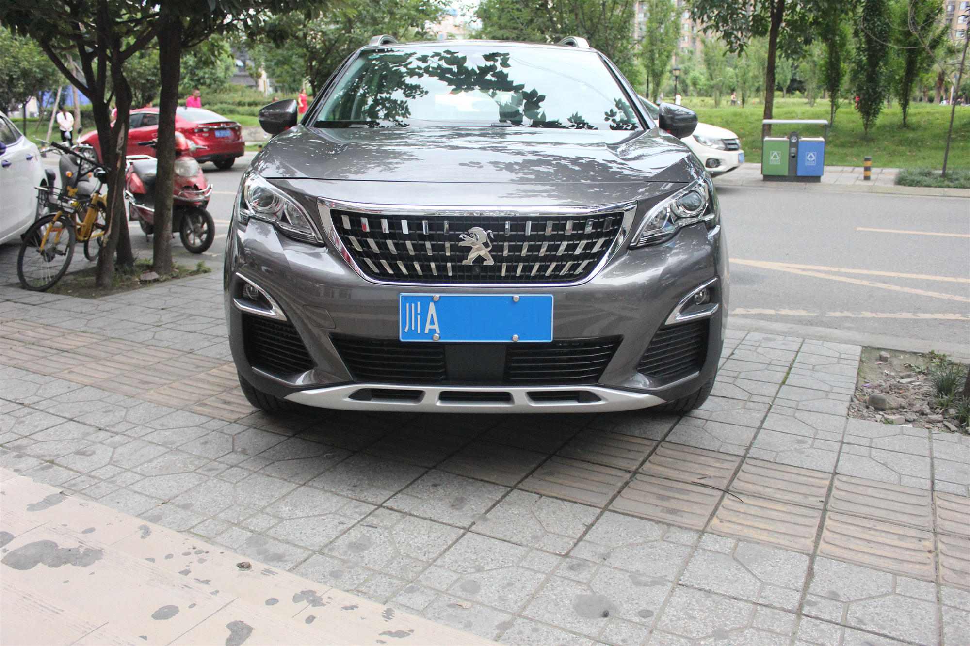 成都天一車(chē)燈4008車(chē)燈改裝LED雙光透鏡效果展示